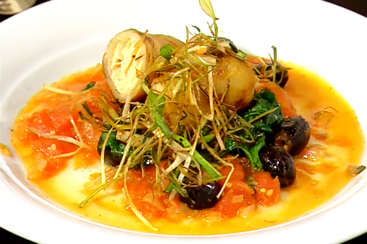 Salmón envuelto en papa y fondue de tomate El Gourmet