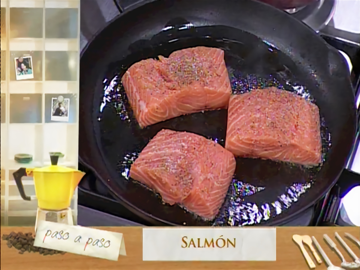 Salmón rosado con ensalada de papas y centolla El Gourmet